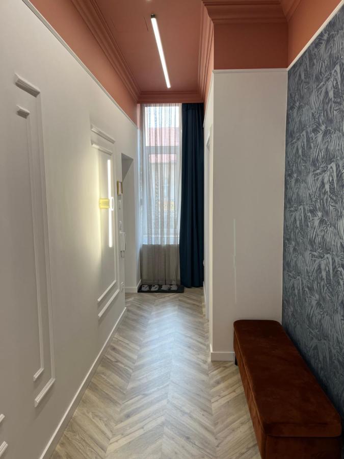 Central Gallery Apartment Debrecen Exteriör bild