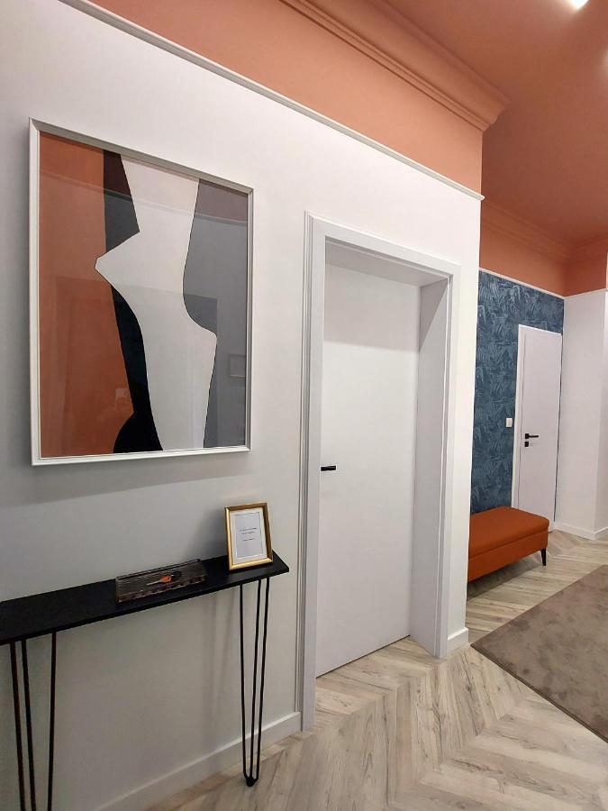 Central Gallery Apartment Debrecen Exteriör bild